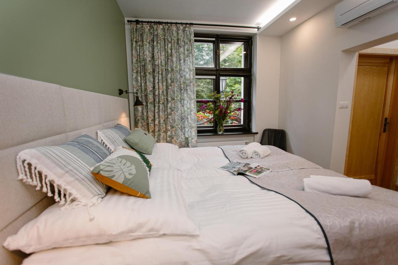Dom W Starym Parku Hotel Biskupice  Luaran gambar