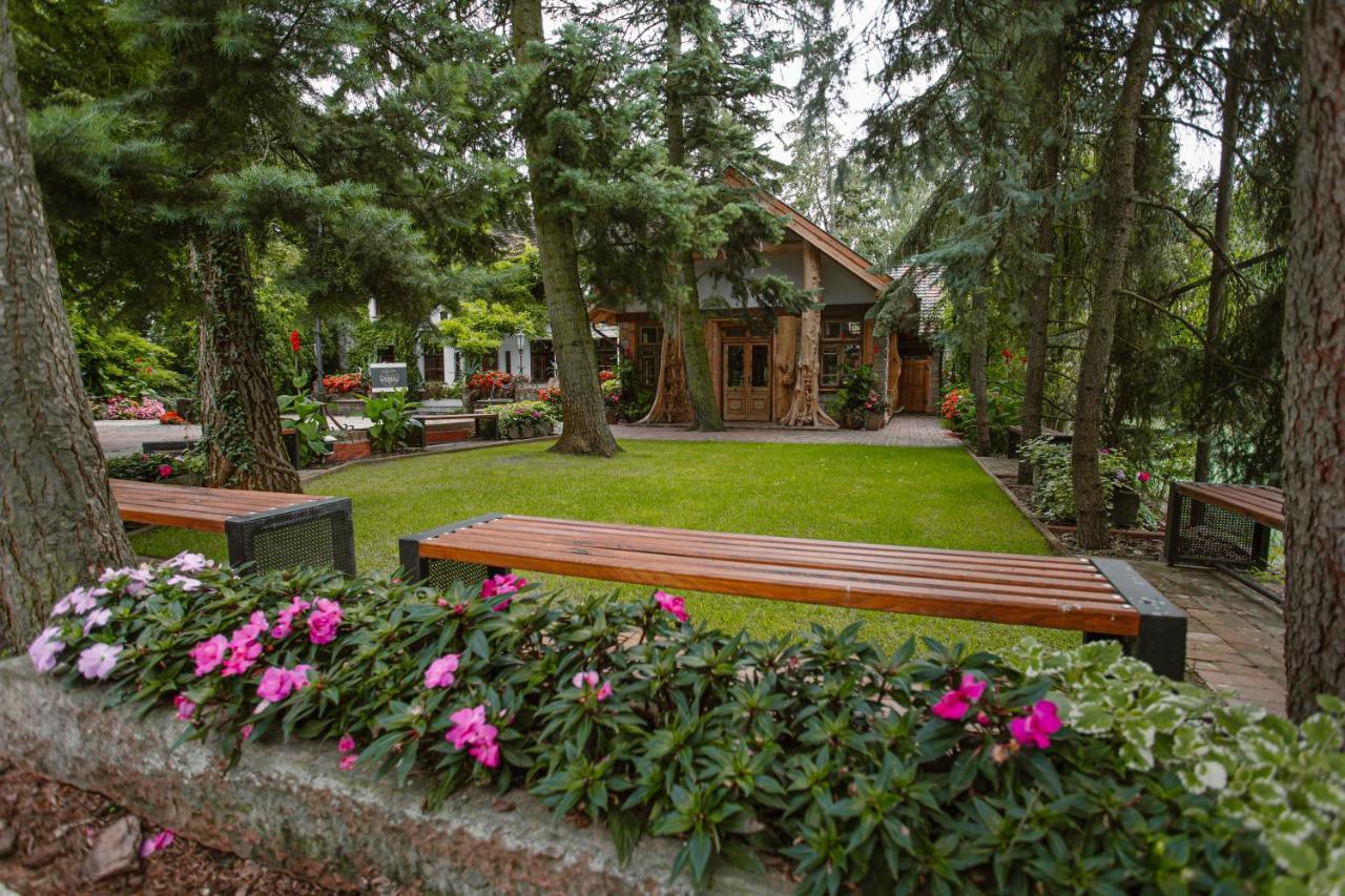 Dom W Starym Parku Hotel Biskupice  Luaran gambar