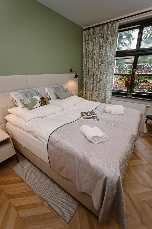 Dom W Starym Parku Hotel Biskupice  Luaran gambar