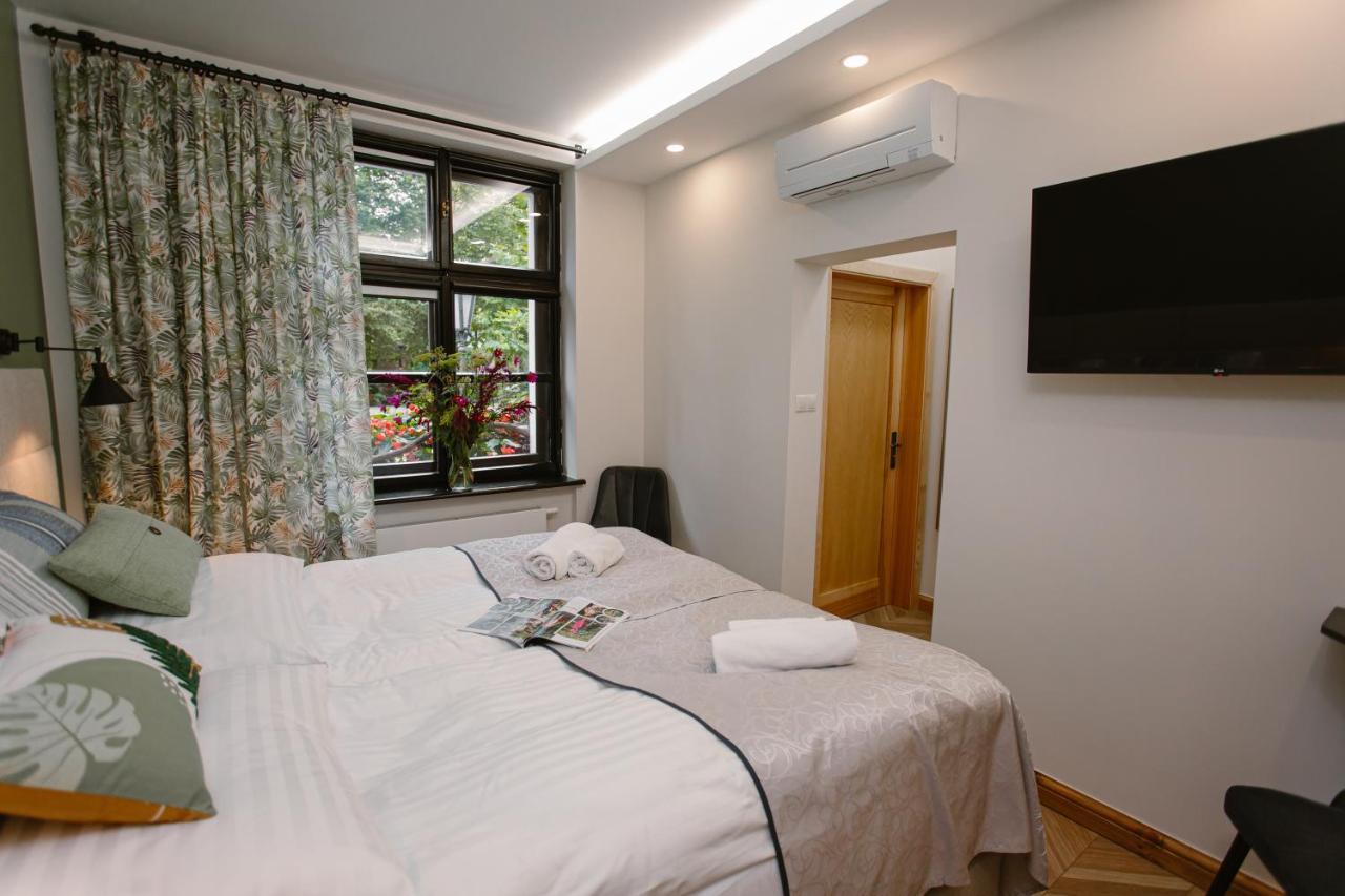 Dom W Starym Parku Hotel Biskupice  Luaran gambar