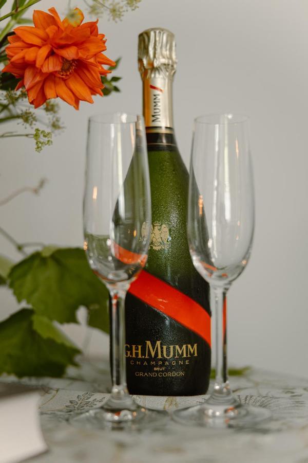 Dom W Starym Parku Hotel Biskupice  Luaran gambar