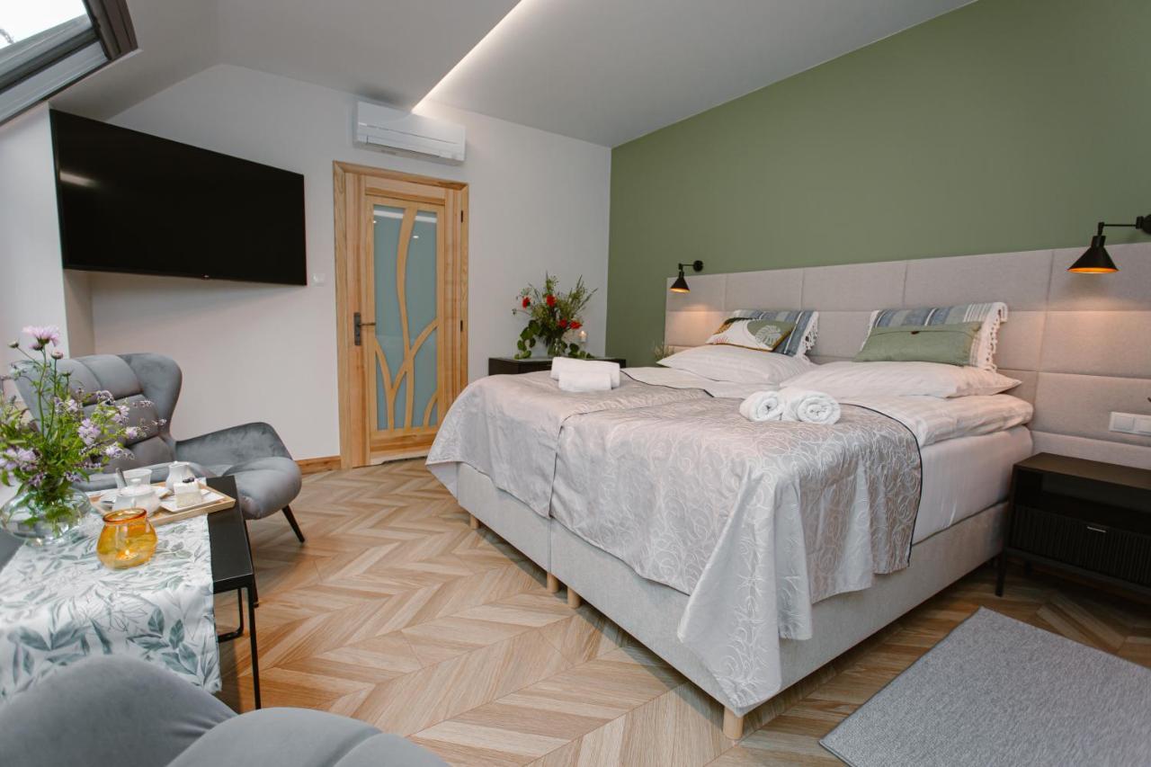Dom W Starym Parku Hotel Biskupice  Luaran gambar