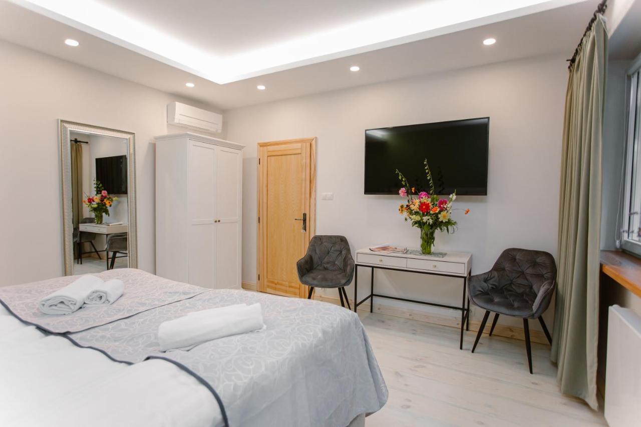 Dom W Starym Parku Hotel Biskupice  Luaran gambar