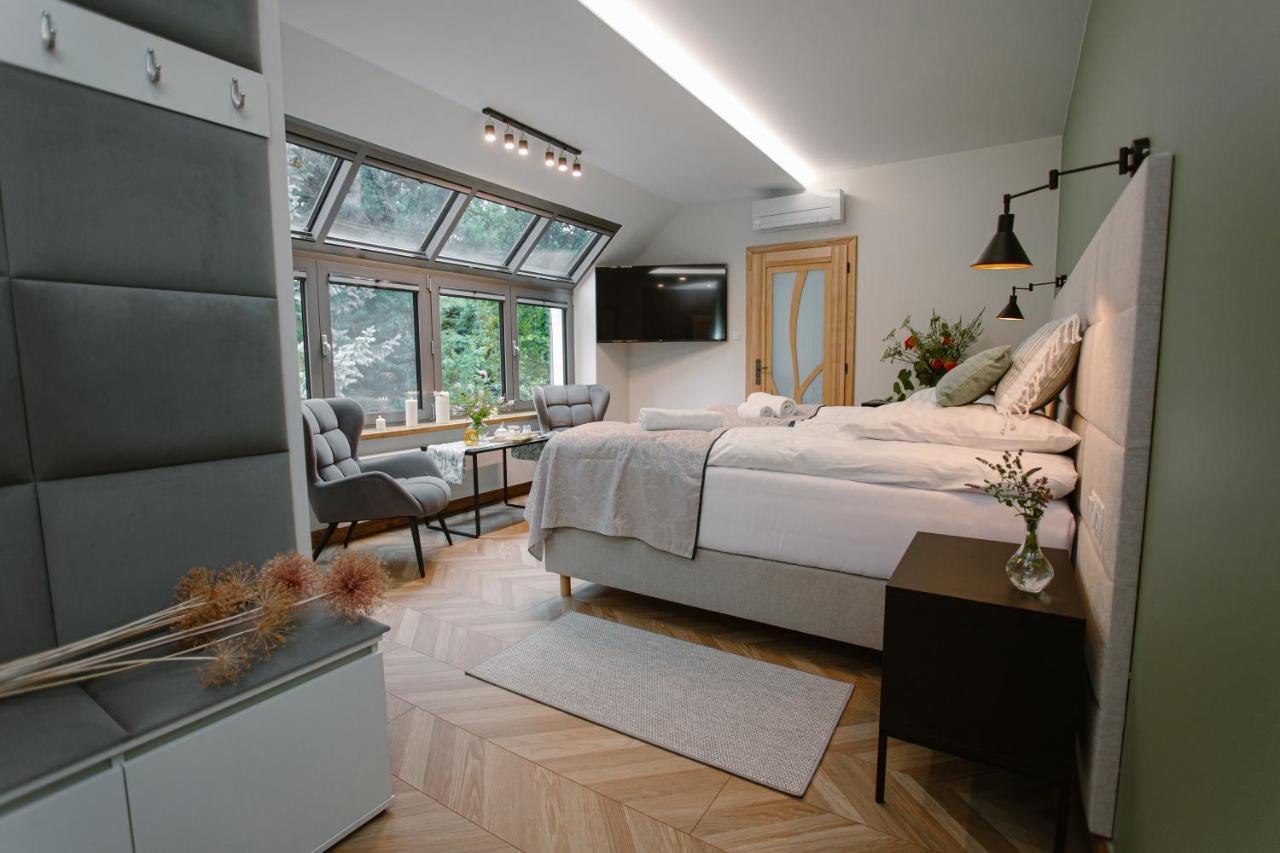 Dom W Starym Parku Hotel Biskupice  Luaran gambar